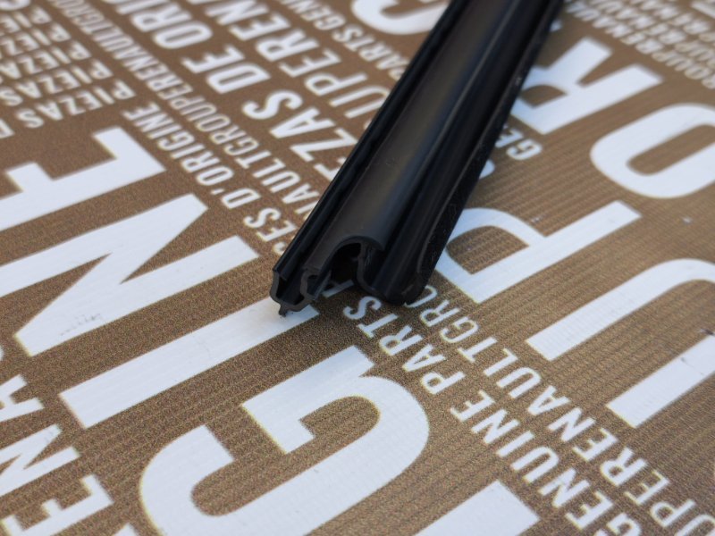 Уплотнитель стекла двери внутренний