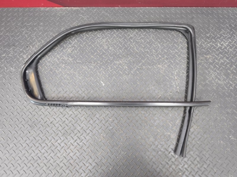 Уплотнитель стекла двери