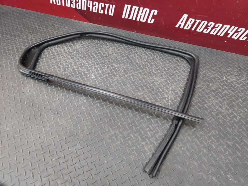 Уплотнитель стекла двери