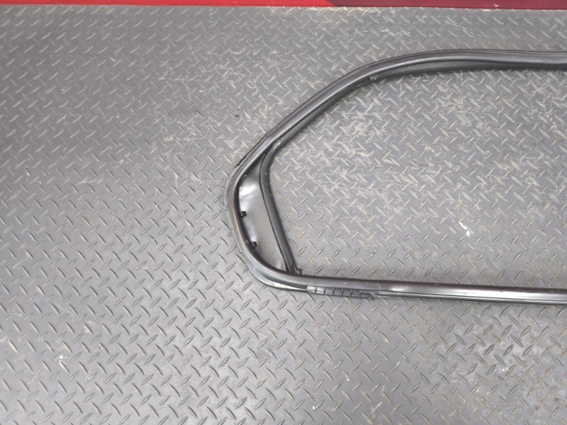 Уплотнитель стекла двери