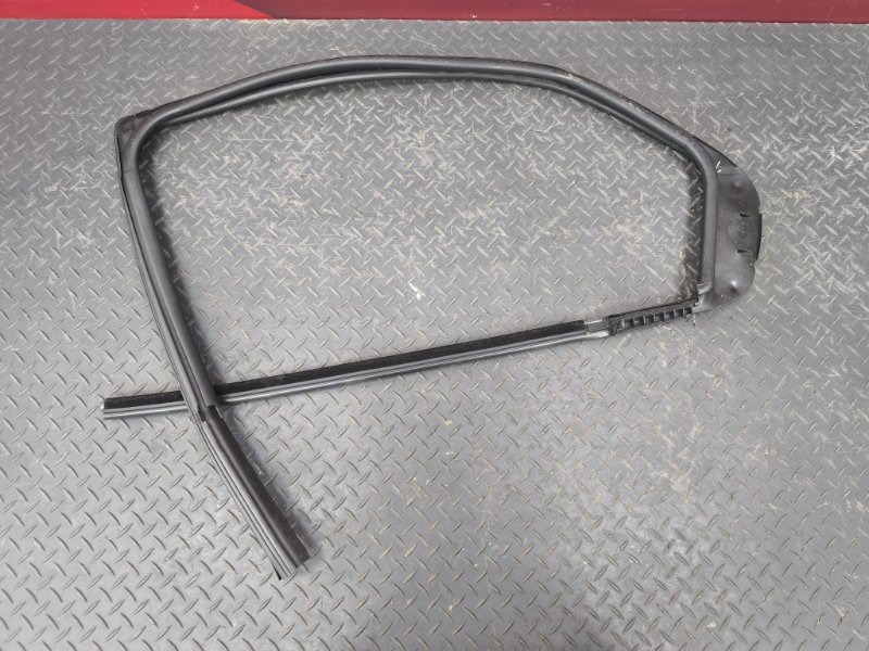 Уплотнитель стекла двери