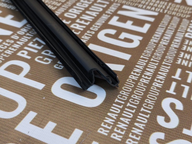 Уплотнитель стекла двери внутренний