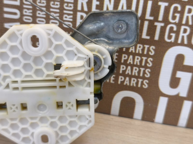 Стеклоподъемник    двери