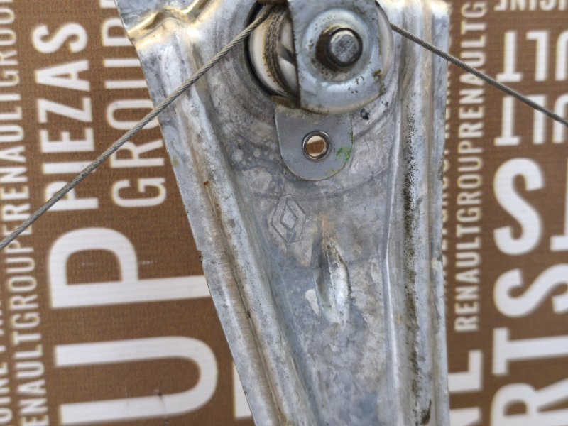 Стеклоподъемник    двери