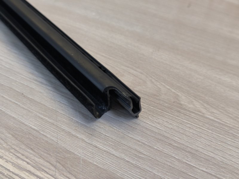 Уплотнитель стекла двери внутренний