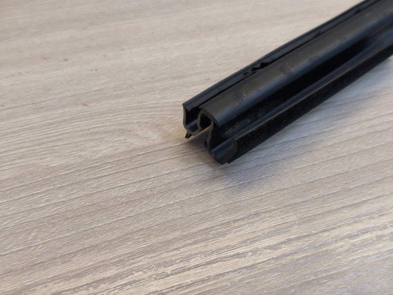 Уплотнитель стекла двери внутренний