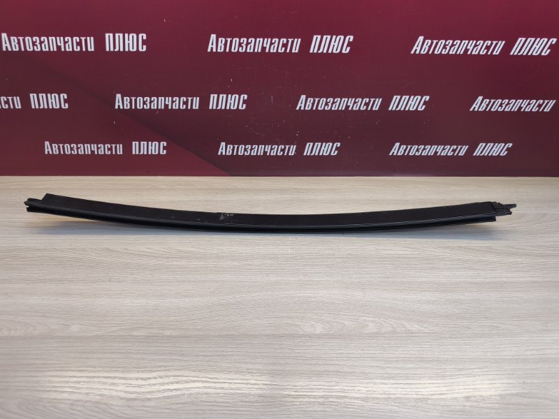 Направляющая стекла двери