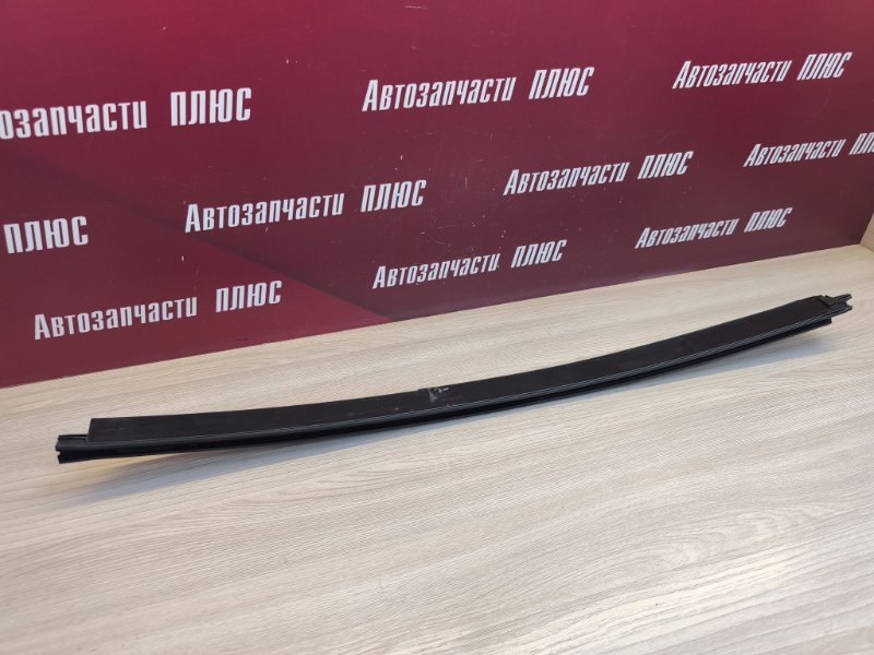 Направляющая стекла двери