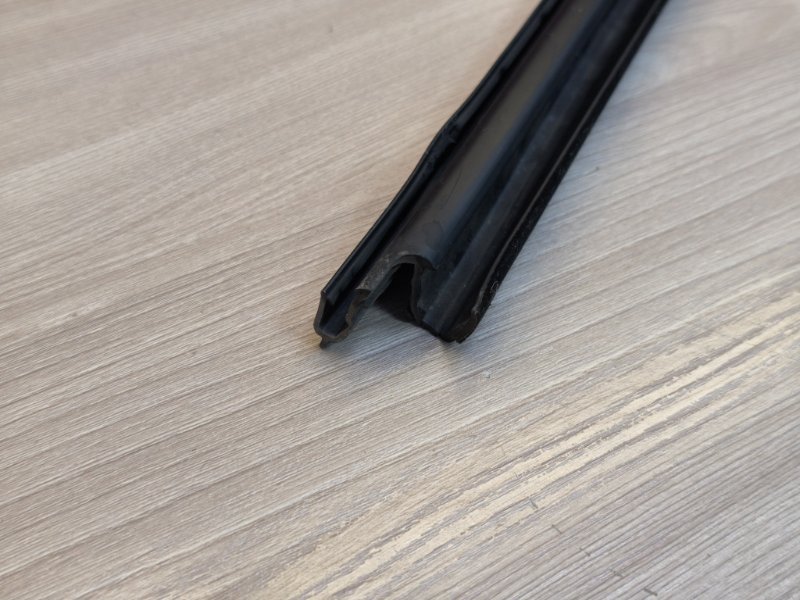 Уплотнитель стекла двери внутренний