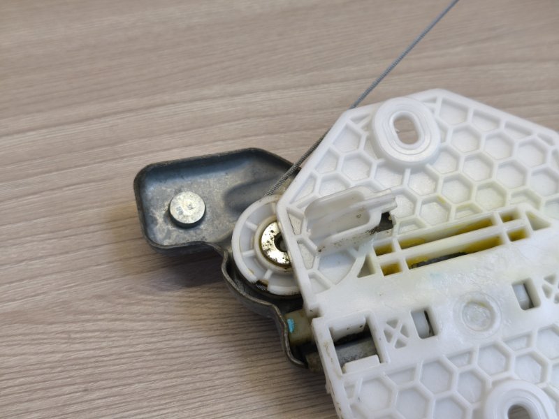 Стеклоподъемник    двери