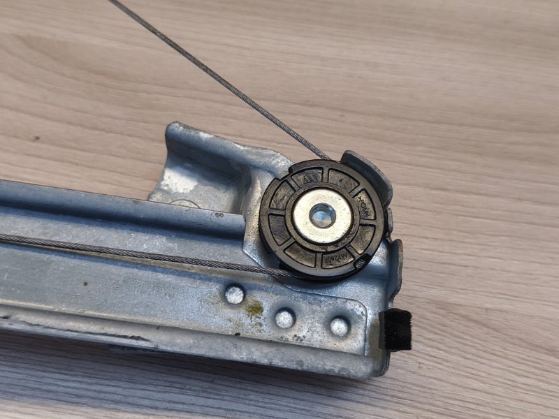 Стеклоподъемник    двери