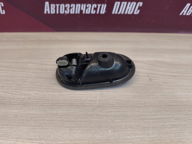 Внутренняя  ручка двери