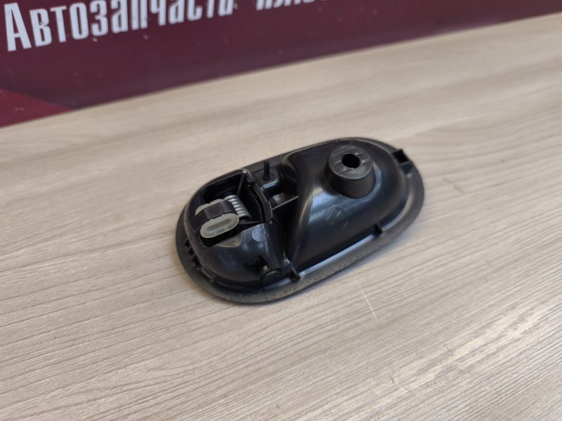 Внутренняя  ручка двери