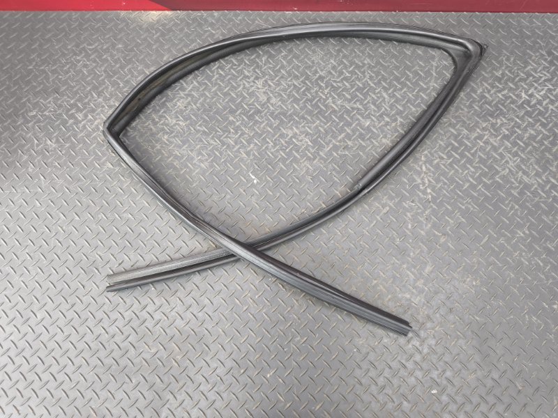 Уплотнитель стекла двери