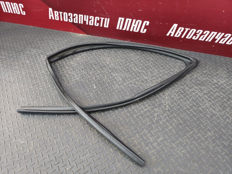 Уплотнитель стекла двери