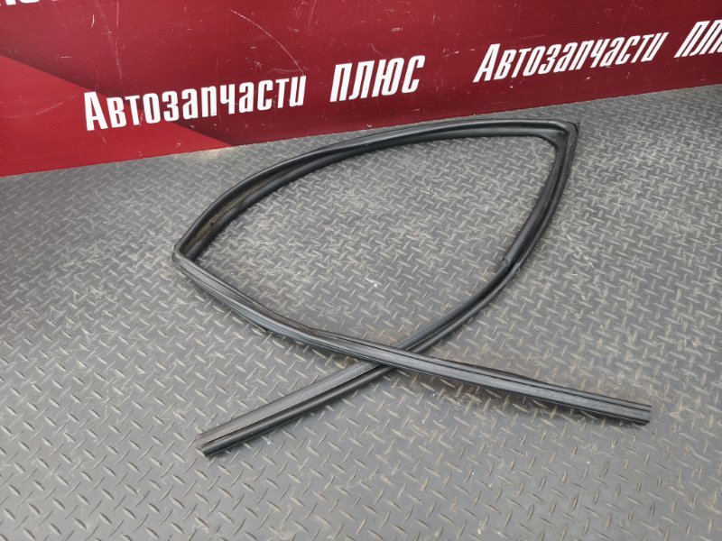 Уплотнитель стекла двери