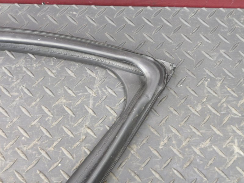 Уплотнитель стекла двери