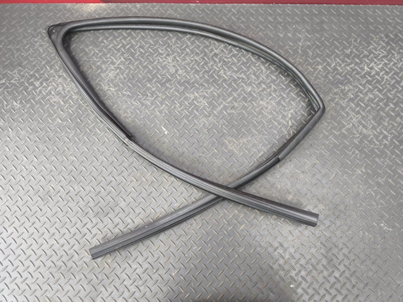 Уплотнитель стекла двери