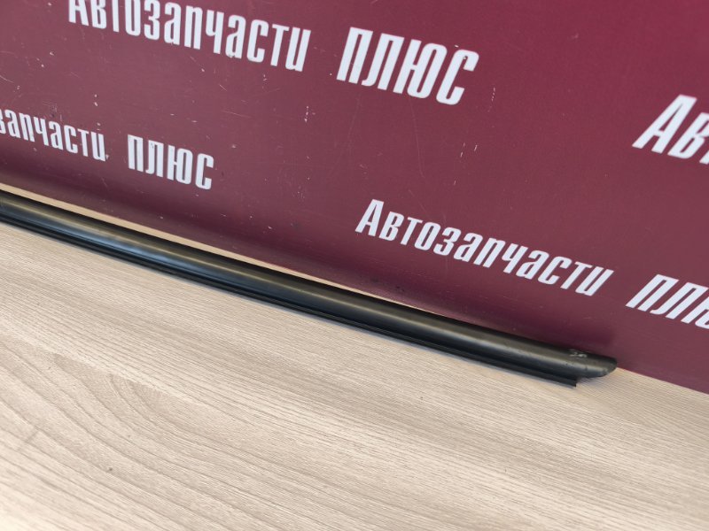 Уплотнитель стекла двери внешний