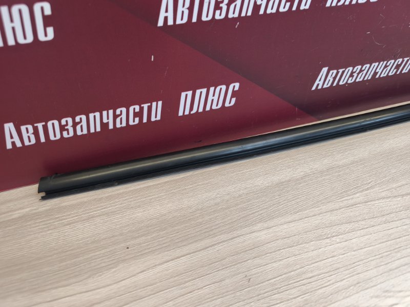 Уплотнитель стекла двери внешний