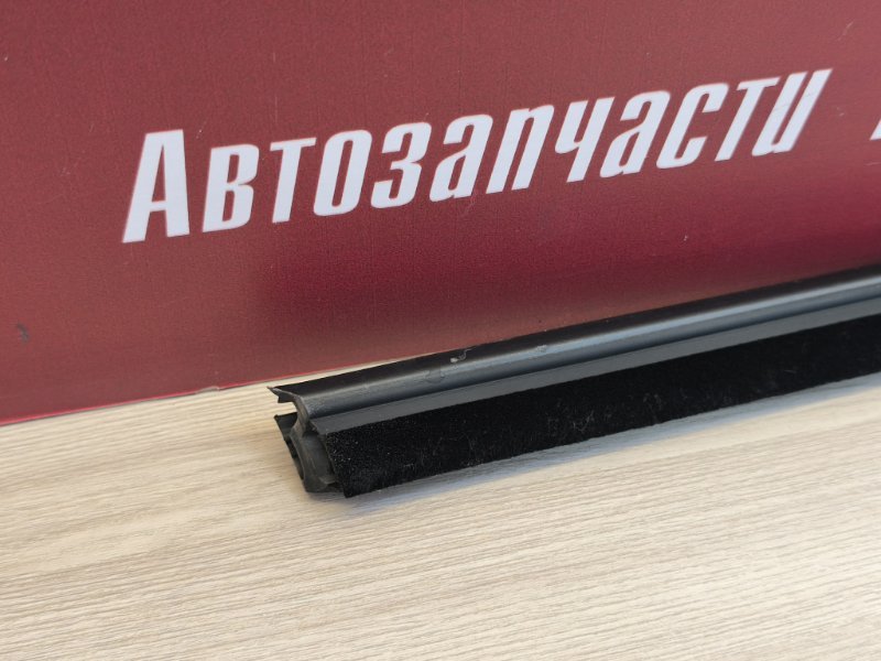 Уплотнитель стекла двери внешний