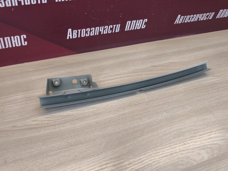 Направляющая стекла двери