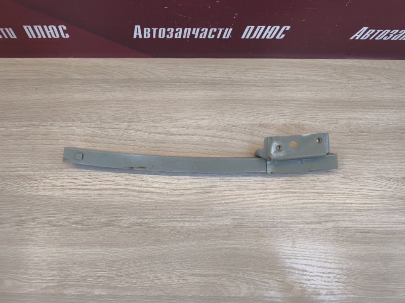 Направляющая стекла двери