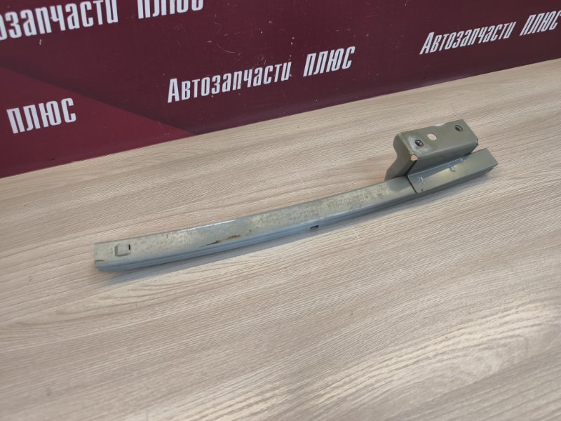 Направляющая стекла двери