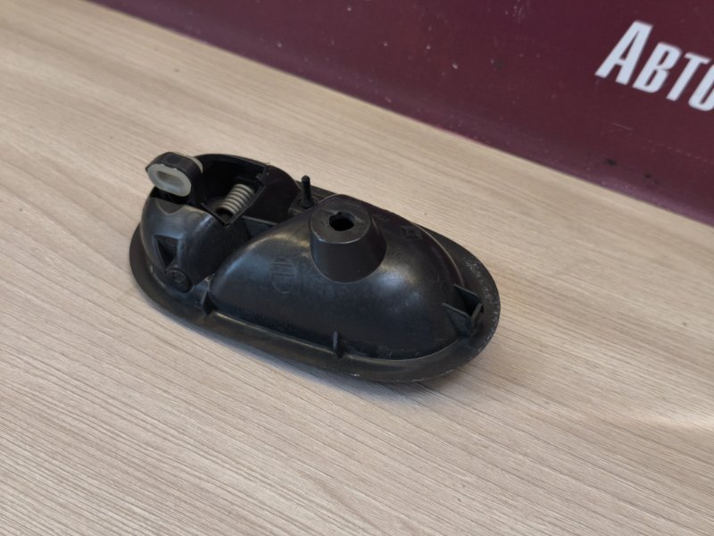 внутренняя ручка двери