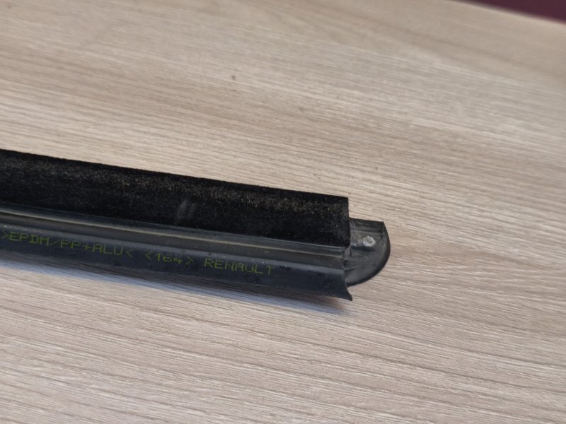 Уплотнитель стекла двери внешний