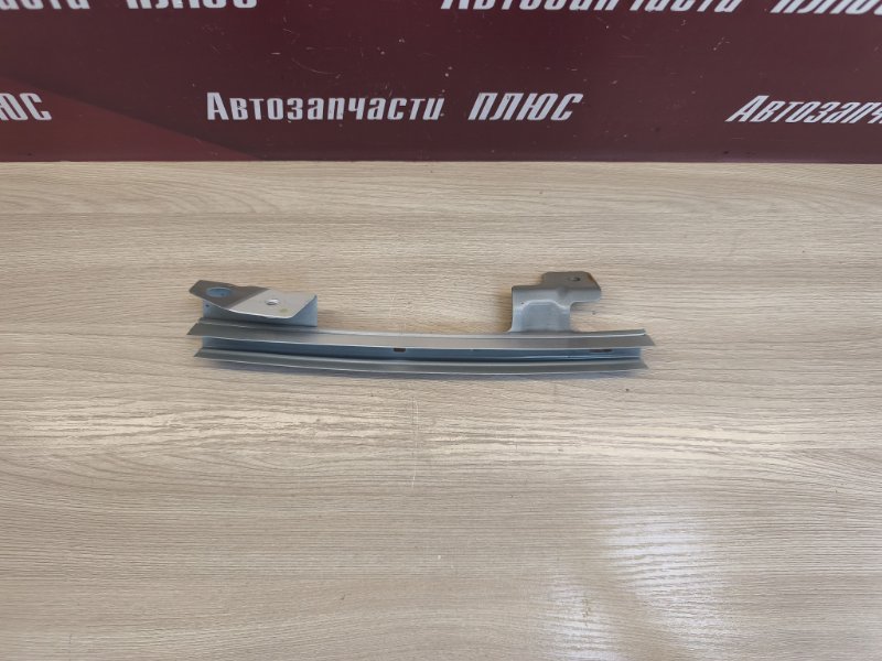 Направляющая стекла двери