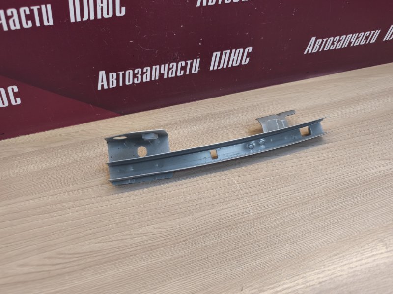 Направляющая стекла двери