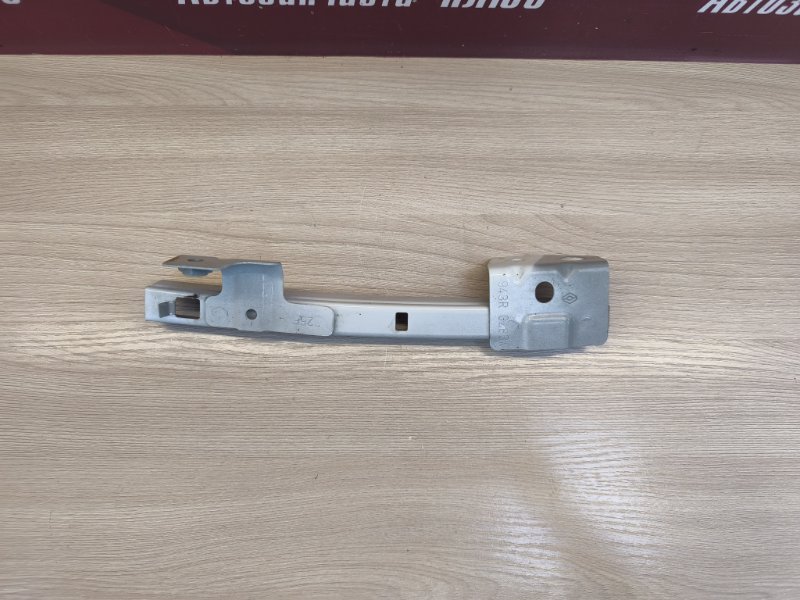 Направляющая стекла двери