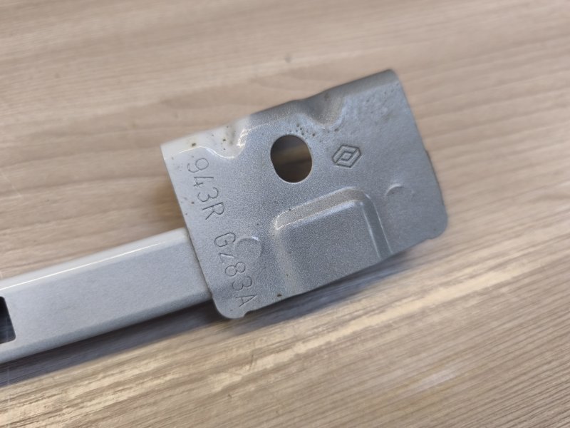 Направляющая стекла двери