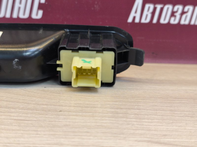 Кнопка стеклоподъемника