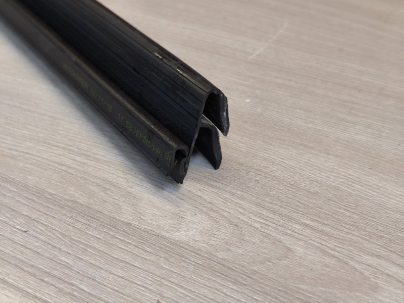 Уплотнитель стекла двери внутренний