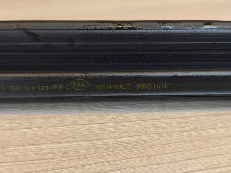 Уплотнитель стекла двери внутренний