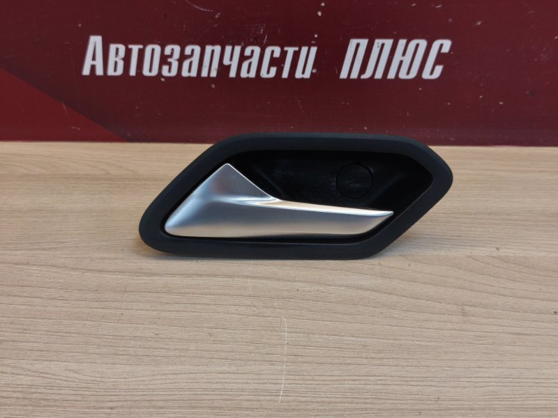 внутренняя ручка двери