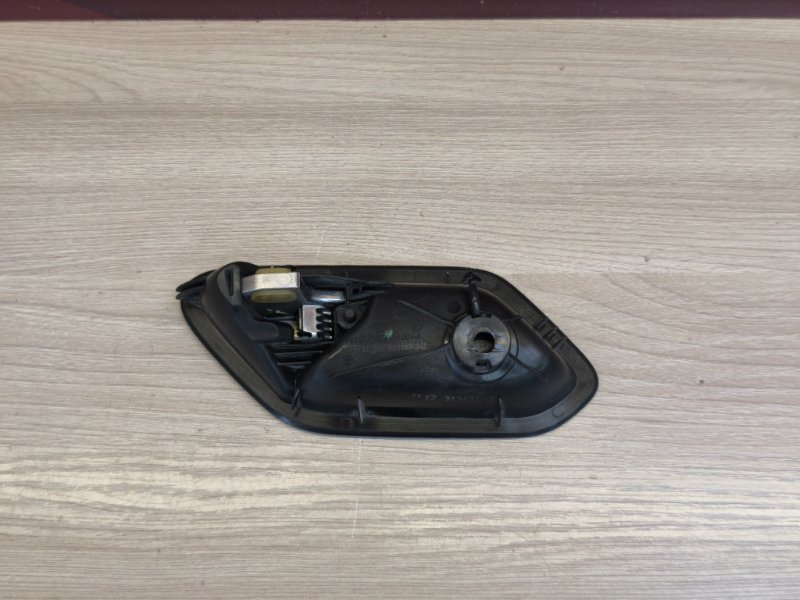 внутренняя ручка двери