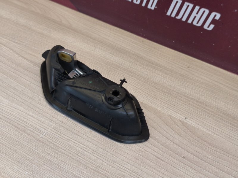 внутренняя ручка двери