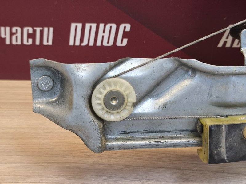 Стеклоподъемник    двери