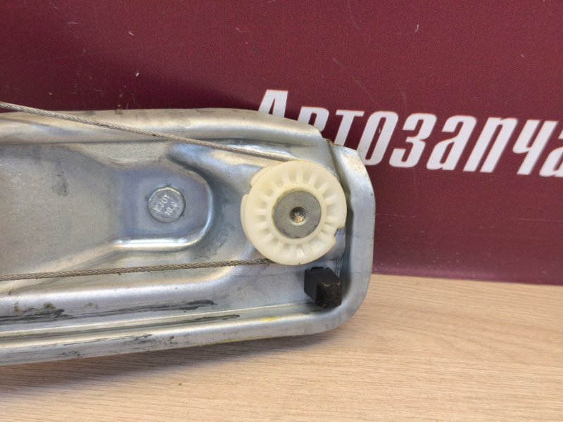 Стеклоподъемник    двери