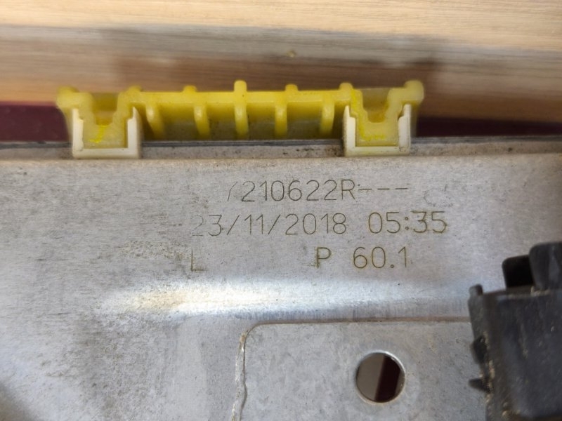 Стеклоподъемник    двери