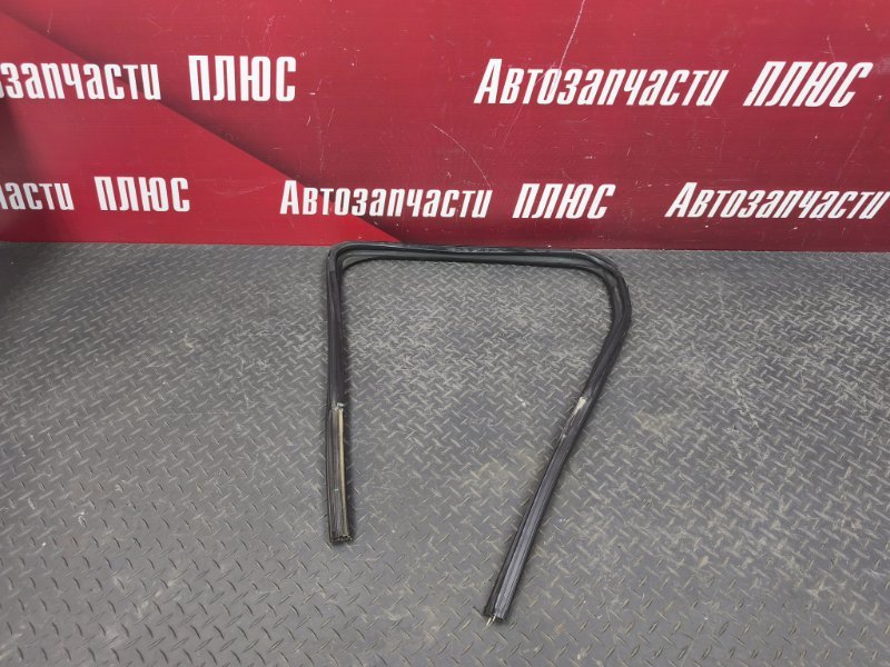 Уплотнитель стекла двери