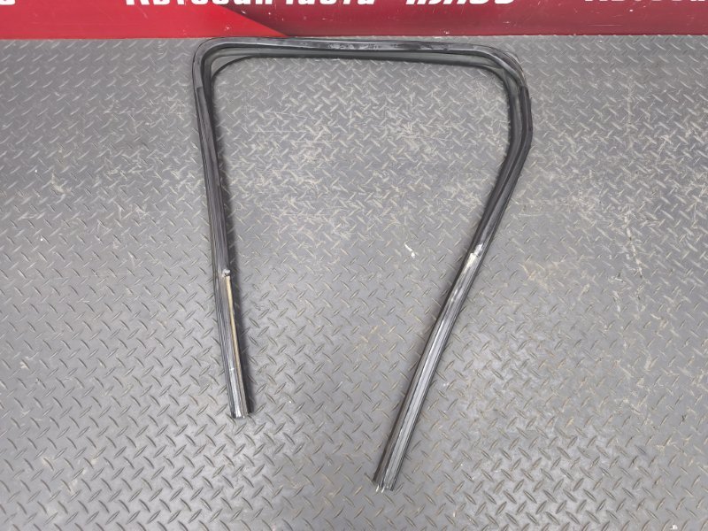 Уплотнитель стекла двери