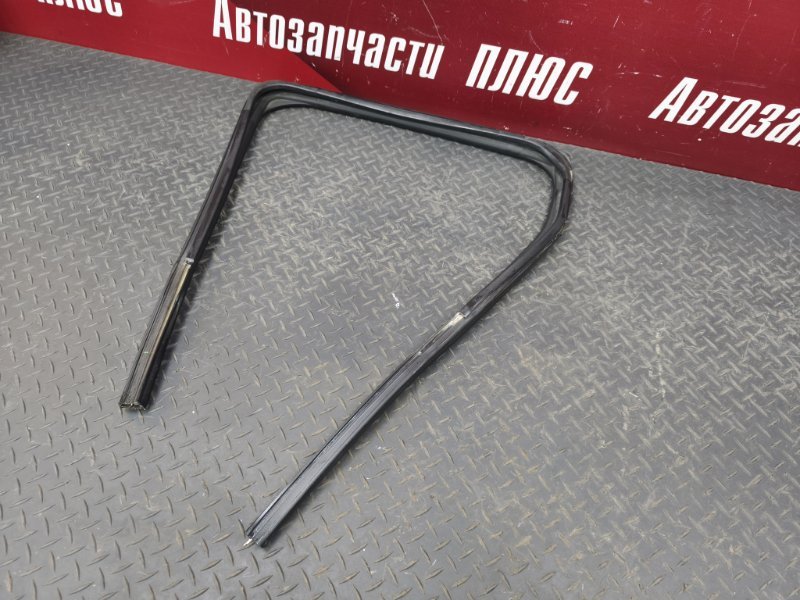 Уплотнитель стекла двери