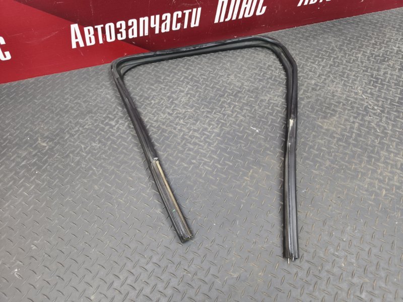 Уплотнитель стекла двери