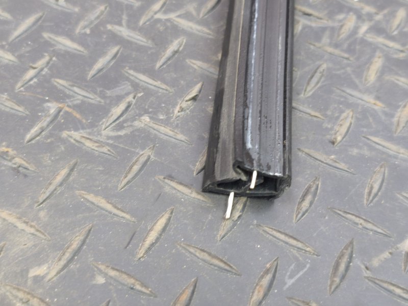 Уплотнитель стекла двери