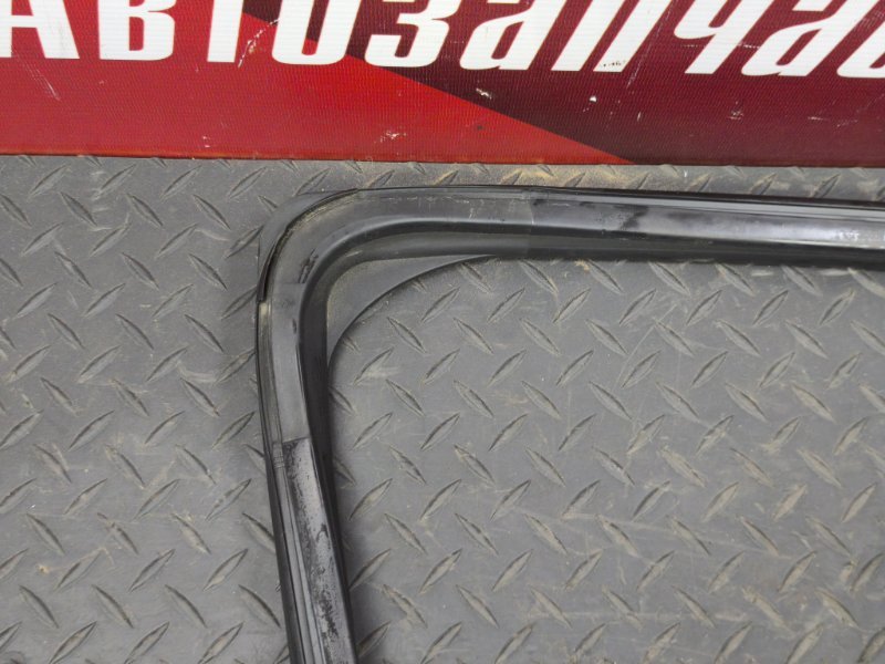 Уплотнитель стекла двери