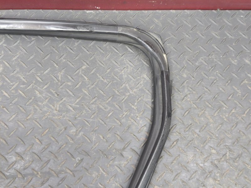 Уплотнитель стекла двери